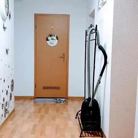 Budget In Halle With Shared Bathroom & Free Wifi Apartment *