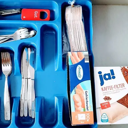 Apartment Budget In Halle With Shared Bathroom & Free Wifi *