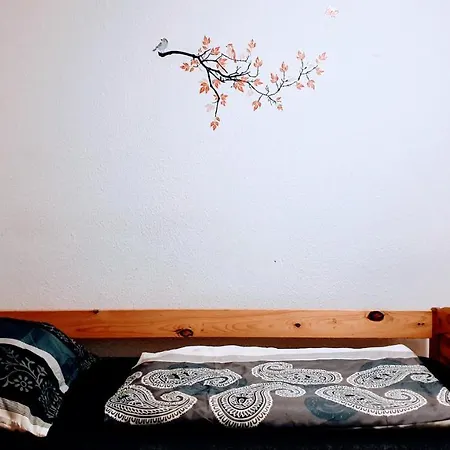 Apartment Budget In Halle With Shared Bathroom & Free Wifi