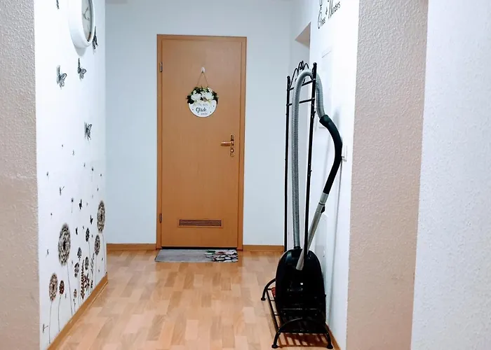 Budget In Halle With Shared Bathroom & Free Wifi Lägenhet *