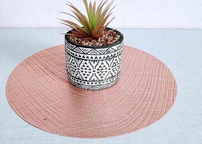 Budget In Halle With Shared Bathroom & Free Wifi *