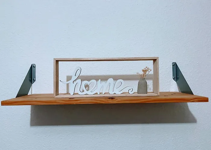 Budget In Halle With Shared Bathroom & Free Wifi Lägenhet